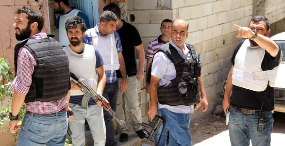 DAEŞ'in hücre evinde çatışma! Bir polis başından vuruldu... Kaçan şüpheli Hatay'da yakalandı