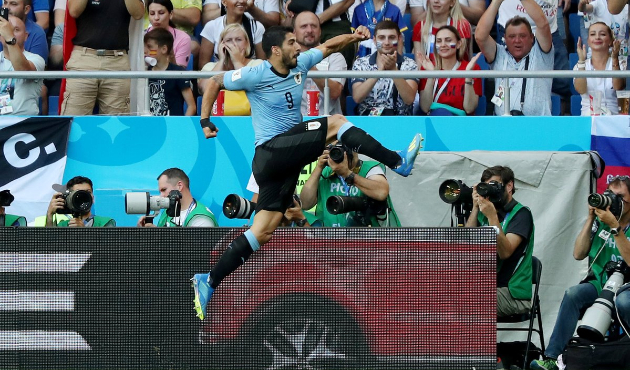 Uruguay, Suarez ile güldü!