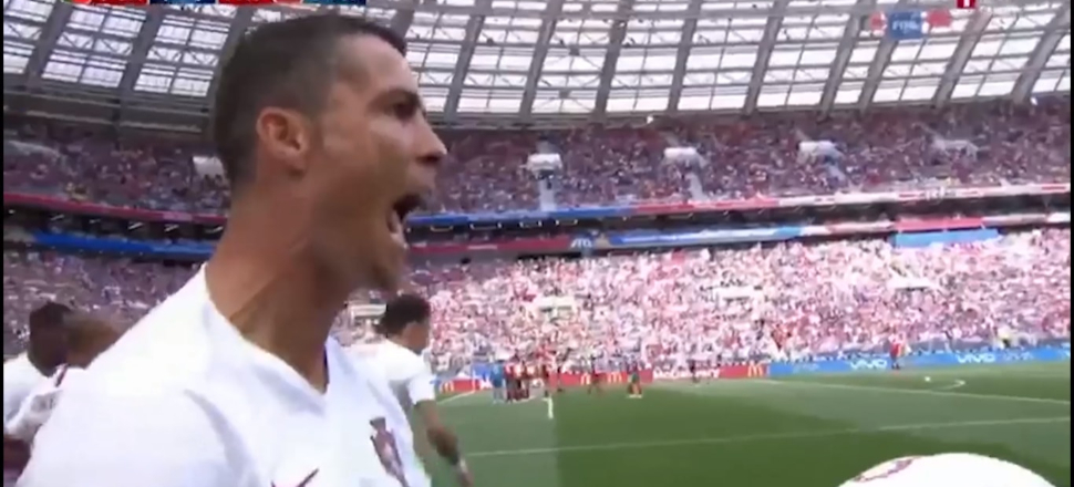 Ronaldo gol attı, kadraja Türk bayrağı girdi!