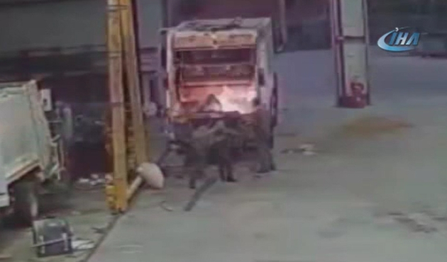 Kaynak yapılan çöp kamyonu böyle patladı...