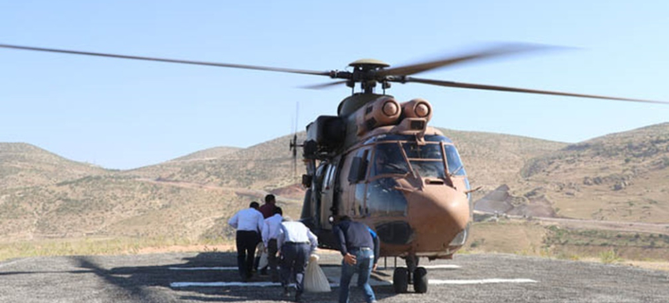 Oy pusulaları askeri helikopterle taşındı!