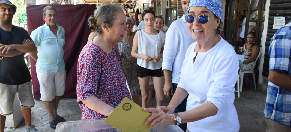 Fatma Girik, Bodrum'da oy kullandı!