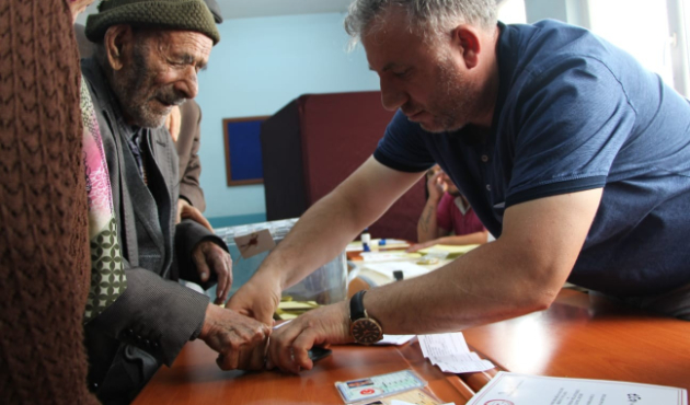 109 yaşındaki Ahmet dede de oyunu kullandı!