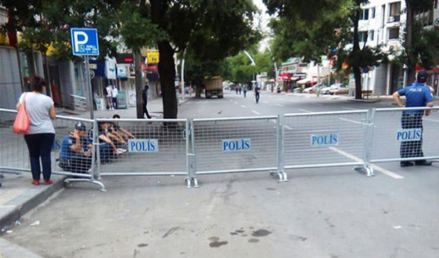 YSK'nın bulunduğu cadde trafiğe kapatıldı!