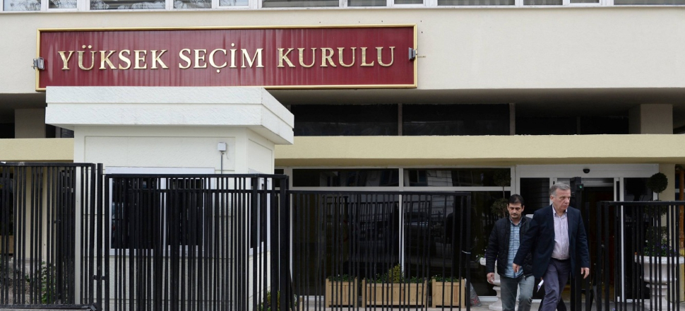 YSK'nın bulunduğu cadde trafiğe kapatıldı!