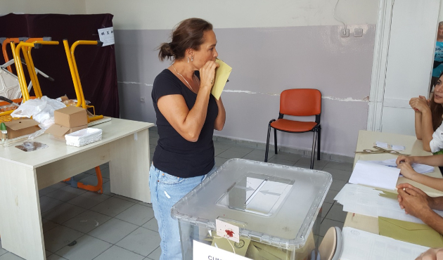 Hülya Avşar oyunu dilek dileyerek kullandı!