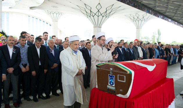 Başbakan Yıldırım, Adnan Ertürk’ün cenazesine katıldı