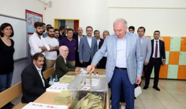 Mevlüt Uysal oyunu Başakşehir'de kullandı