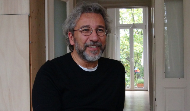 FETÖ'cü Can Dündar'dan alçak tweet...