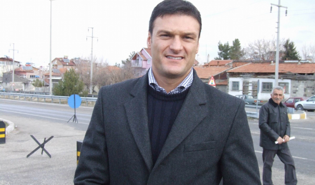 Alpay Özalan'ın vekillik sevinci kursağında kaldı!