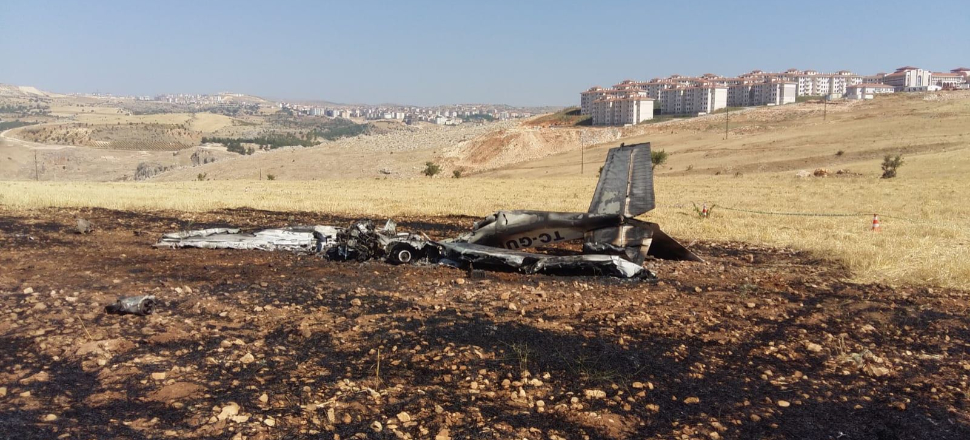 Adıyaman'da eğitim uçağı tarlaya düştü!
