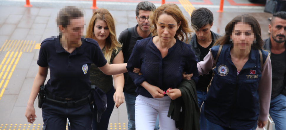 Alman şarkıcı Hozan Cane adliyeye sevkedildi...