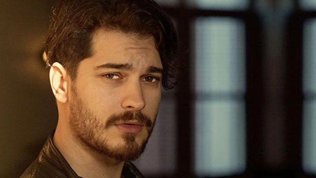 İşte Çağatay Ulusoy'un yeni sevgilisi!