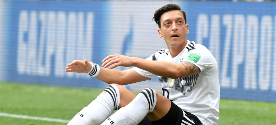 Mesut Özil'den Türkiye'de oynama sinyali!