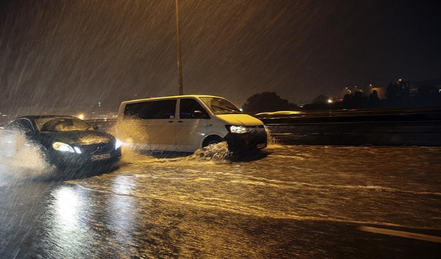 İstanbul sağanak, dolu ve sel kabusu yaşadı!