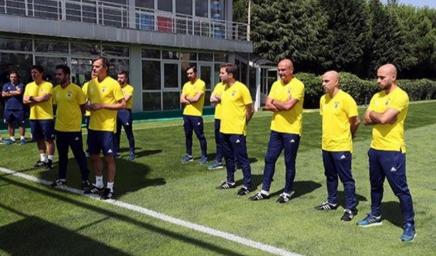 Ve Cocu sahaya indi!