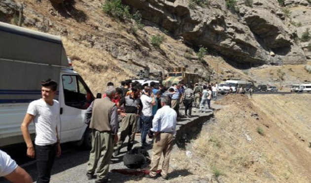 Askeri araç devrildi, ölü ve yaralılar var!