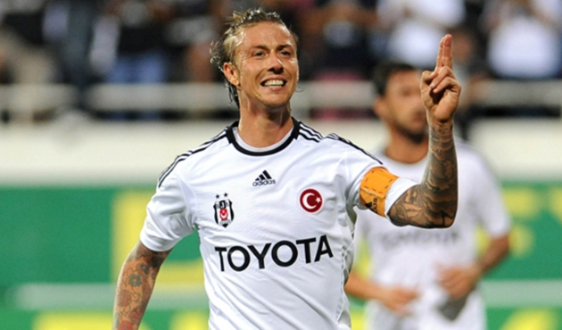 Şenol Güneş'in yardımcısı Guti oldu...