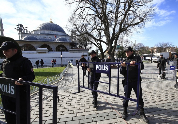 Sultanahmet saldırısında 5 tahliye!