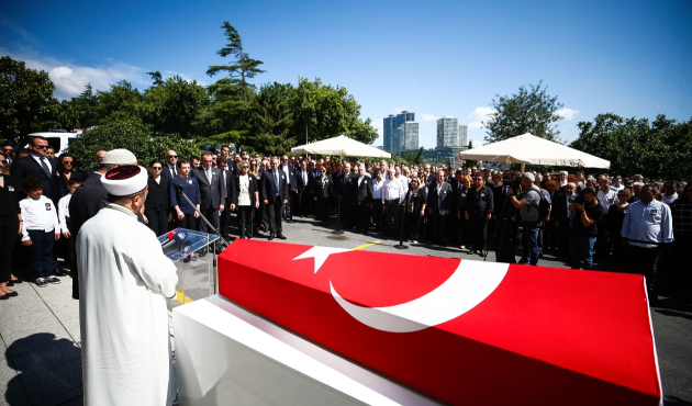 Şarık Tara son yolculuğuna uğurlandı!