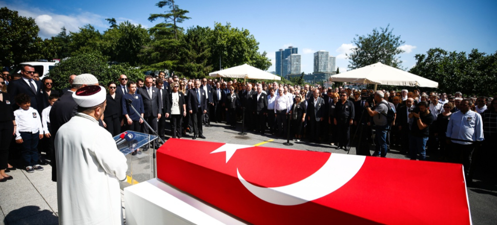 Şarık Tara son yolculuğuna uğurlandı!