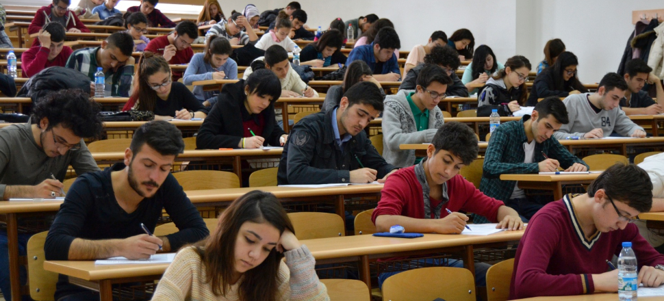 Milyonlarca öğrenci YKS'de ter döktü!
