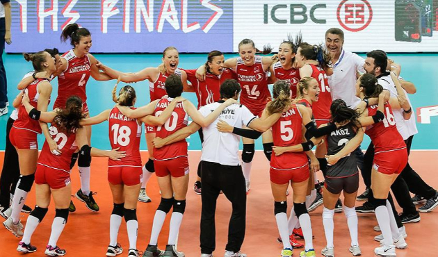 Türk kızları sambacıları 3-0 mağlup etti!