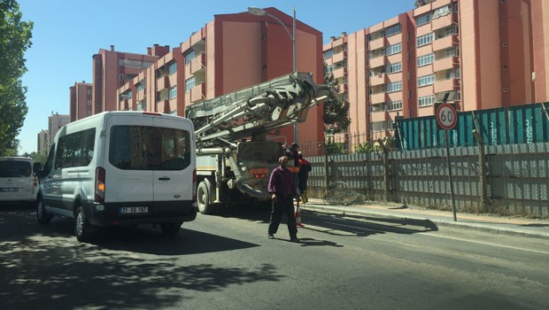 Diyarbakır'da dikkat çeken hareketlilik! Valilik önünde yoğun güvenlik önlemi