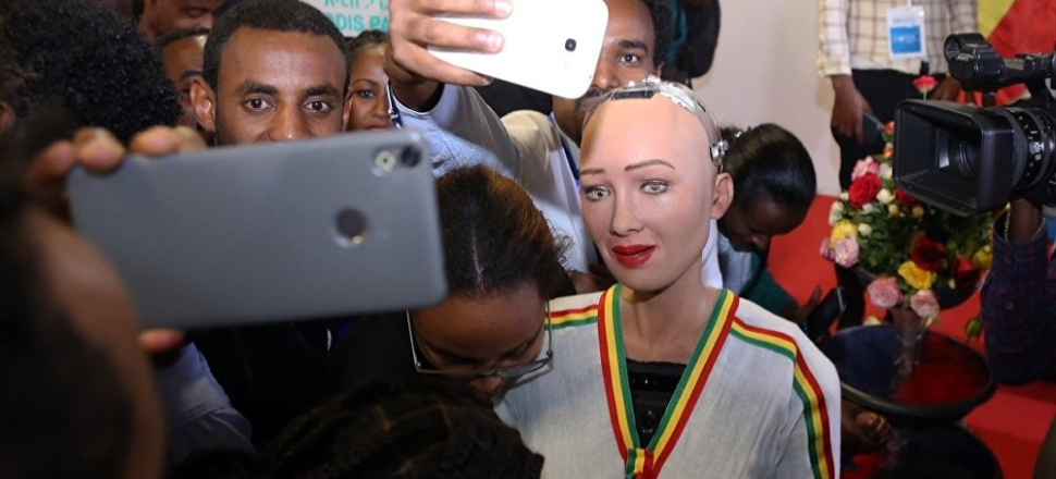 Robot Sophia şaşırttı!