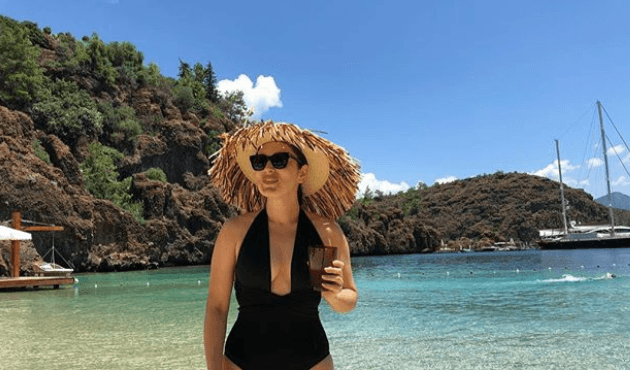 Ezgi Mola'dan "Ekmeğini yerim bunun" paylaşımı!