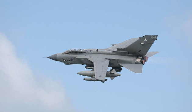 İngiliz jetleri Esed güçlerini bombaladı!