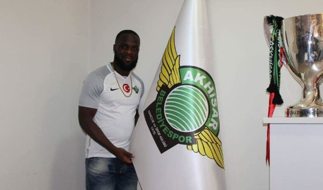 Akhisarspor’da Manu’dan 3 yıllık imza!