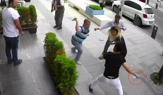 Bıçaklı saldırgan, an be an  görüntülendi!