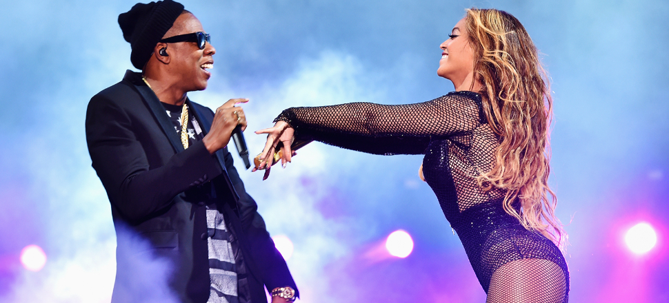 Beyonce sahneden operasyonla kurtarıldı!