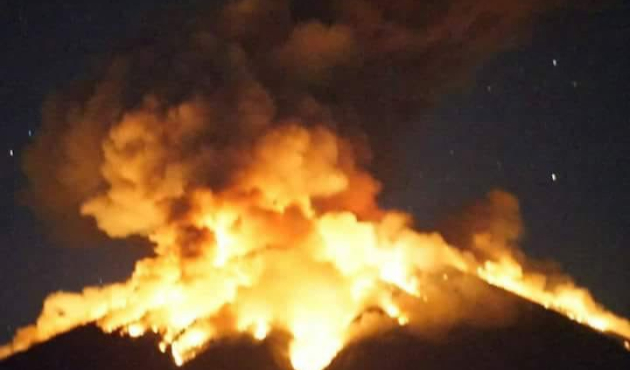 Agung yanardağı patladı! 7 dakika boyunca durmadı
