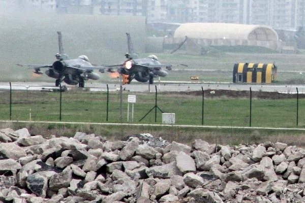 Diyarbakır 8'inci Jet Ana Üssü'nde 100'e yakın gözaltı