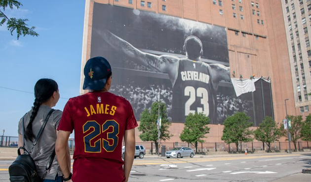 Şehrin simgesi Lebron James posteri indirildi!