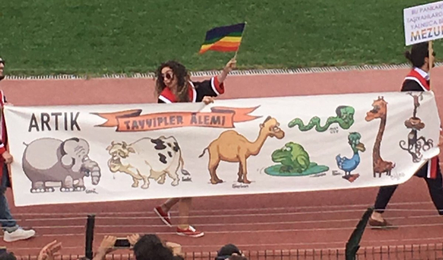 ODTÜ'de Erdoğan'a hakaret eden alçak pankart...