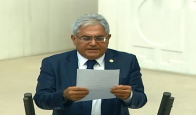 CHP'li vekil yeminini 4 kez tekrarladı!