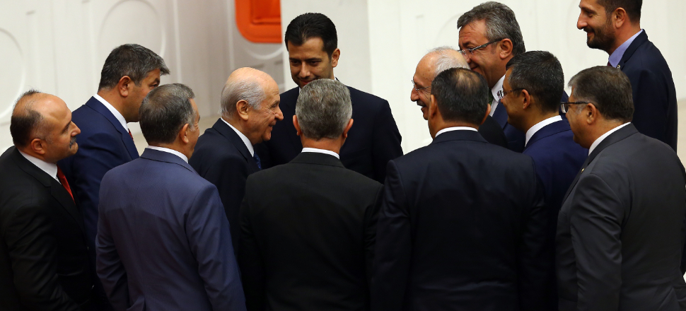 Kılıçdaroğlu ile Bahçeli'den TBMM'de samimi anlar!
