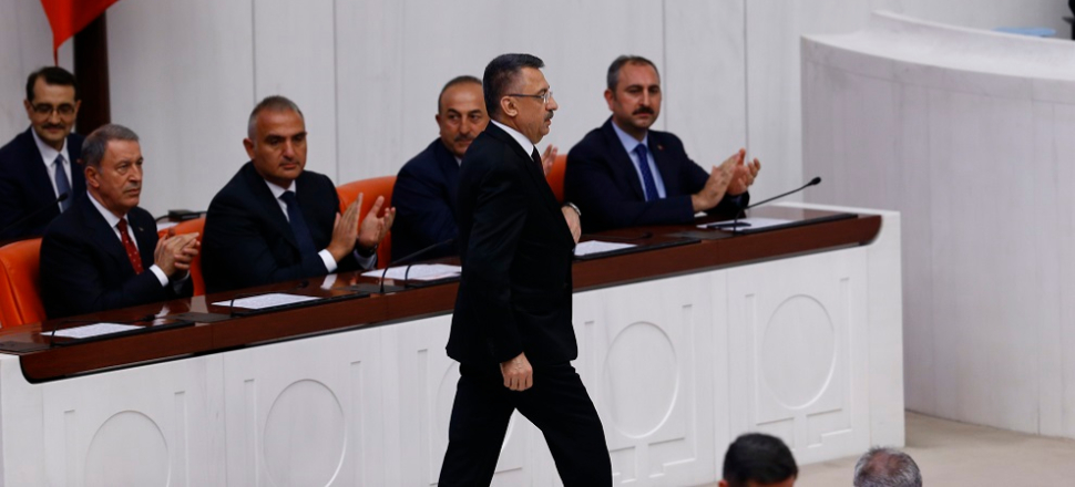 Yeni bakanlar Meclis'te yemin etti!