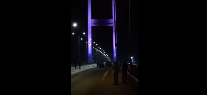 Ezanları susturan darbelerden, darbeleri susturan salalara.. İşte Boğaziçi Köprüsü'nde o anlar / VİDEO