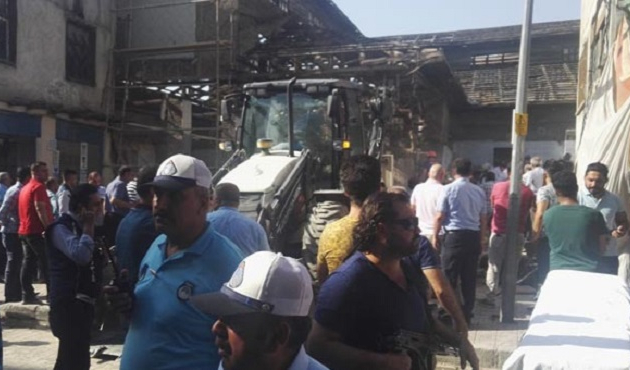 Tarihi Peynirciler Çarşısı’nda göçük!