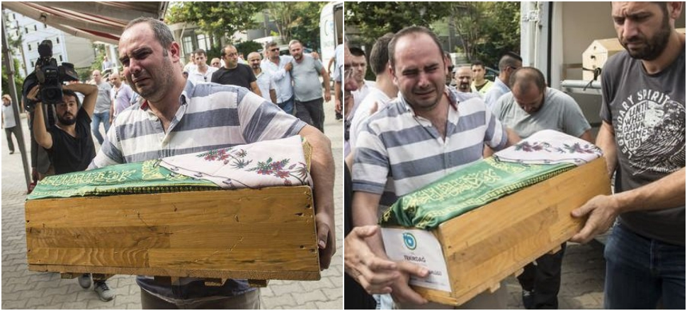 Acılı baba bebeğinin tabutunu elinden bırakamadı!