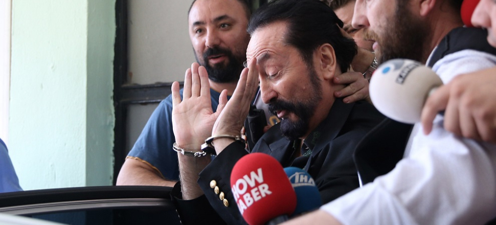 Adnan Oktar'ın hedefinde o siyasetçiler vardı!