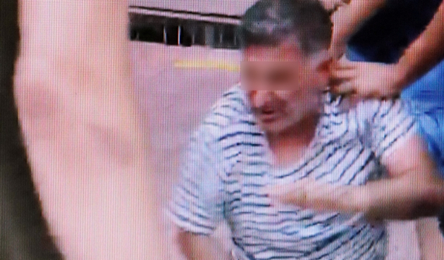 Cinsel organını gösterdi, meydan dayağı yedi...