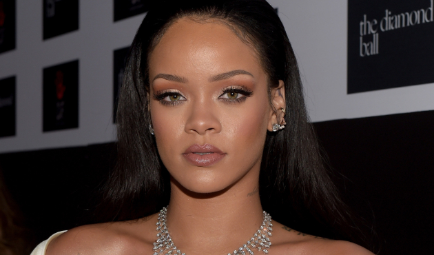 Sevgilisi, Rihanna'nın bam teline bastı!