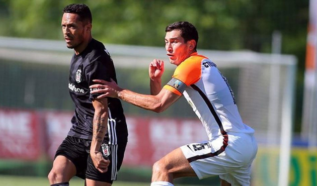 Beşiktaş'ta Adriano krizi...