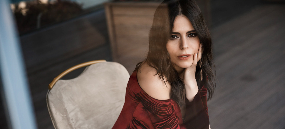 Simge, kafayı Shakira'nın 'popo'suna taktı!