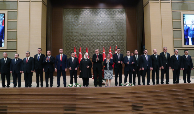 Türkiye tarihinin en genç kabinesi oluşturuldu!